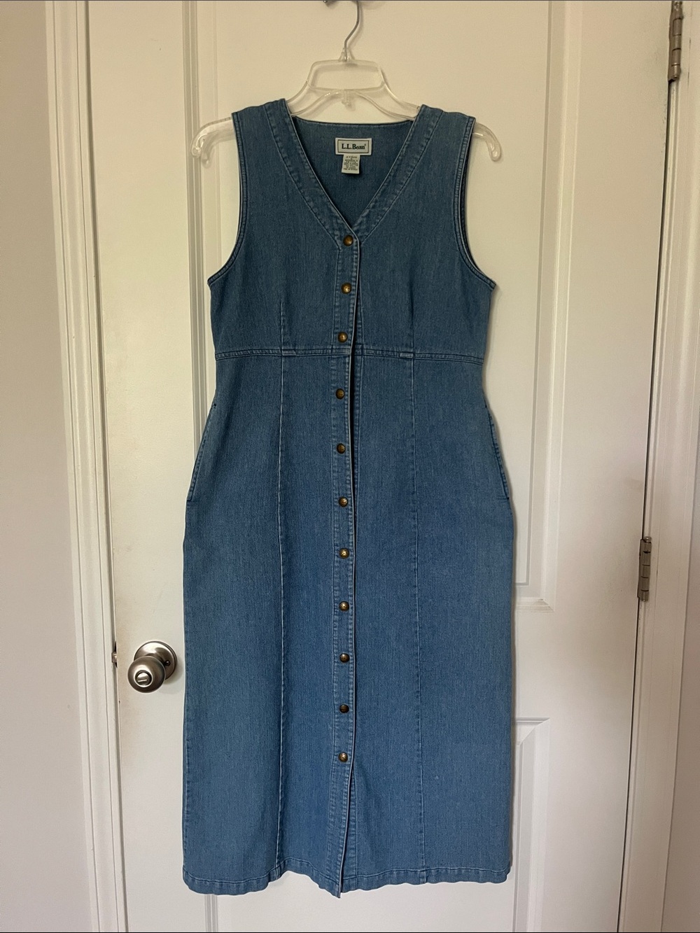 L.L. Bean Button-Front Sleeveless Denim Dress in Medium Blue size 6 petite